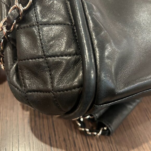 CHANEL Limited Edition Leather Purse with Twist Closure - Picture 3 of 8